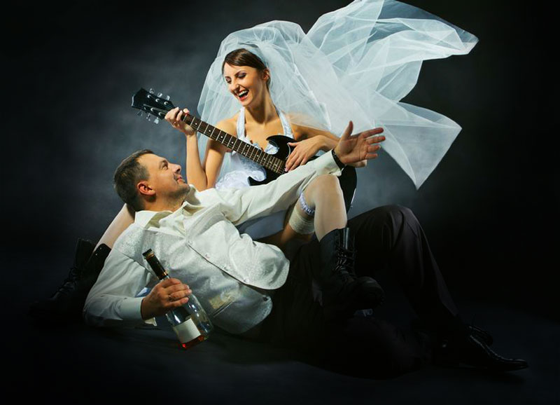 musica e animazione matrimoni cubana i due sposi con chitarra